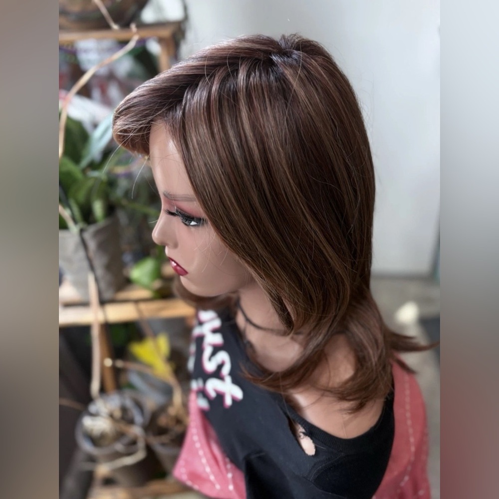 FEATHERED BOB Wig by TRESSALLURE in Color 33/32/R4 Full Mono New
